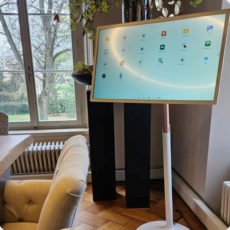 FlexiVision Pro 27 - mobiler Fernseher in einem Meeting-Raum